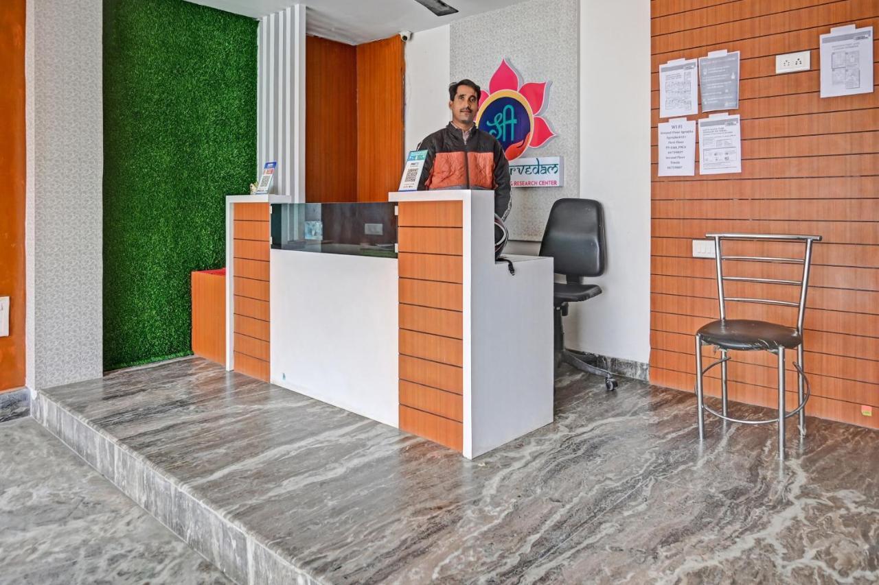 Oyo 7498 Hotel Aparajita Benares Buitenkant foto