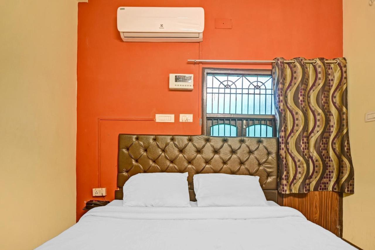 Oyo 7498 Hotel Aparajita Benares Buitenkant foto