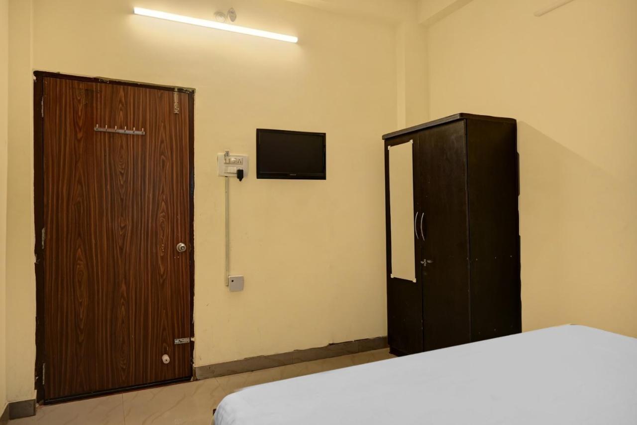 Oyo 7498 Hotel Aparajita Benares Buitenkant foto