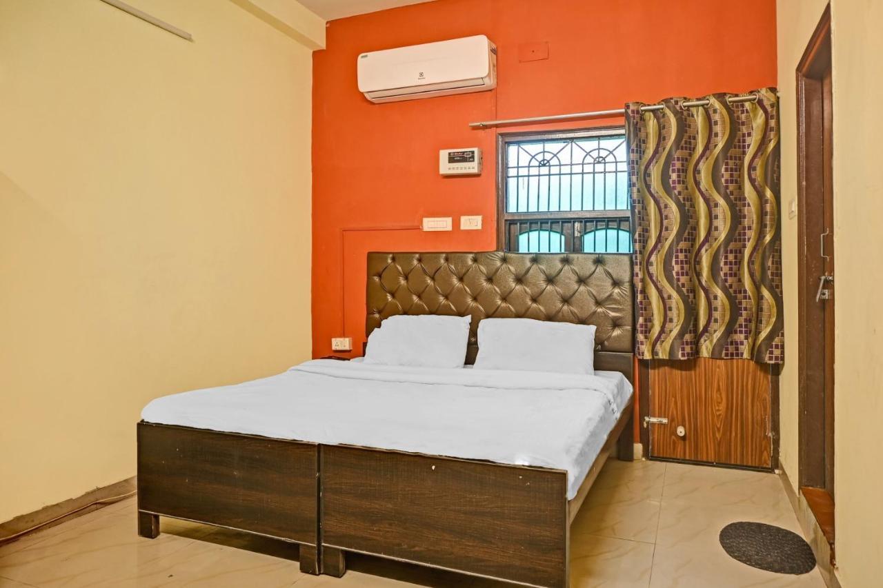 Oyo 7498 Hotel Aparajita Benares Buitenkant foto