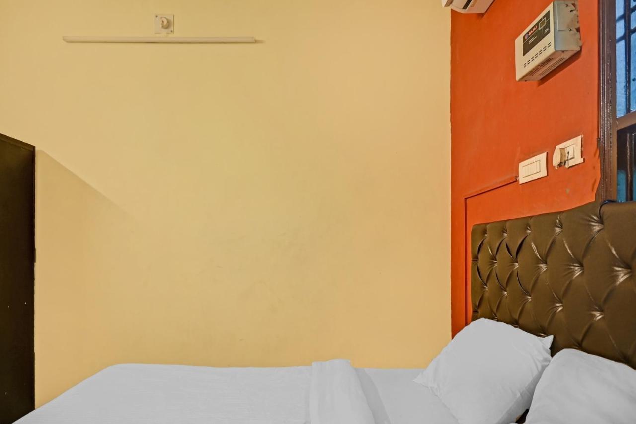 Oyo 7498 Hotel Aparajita Benares Buitenkant foto
