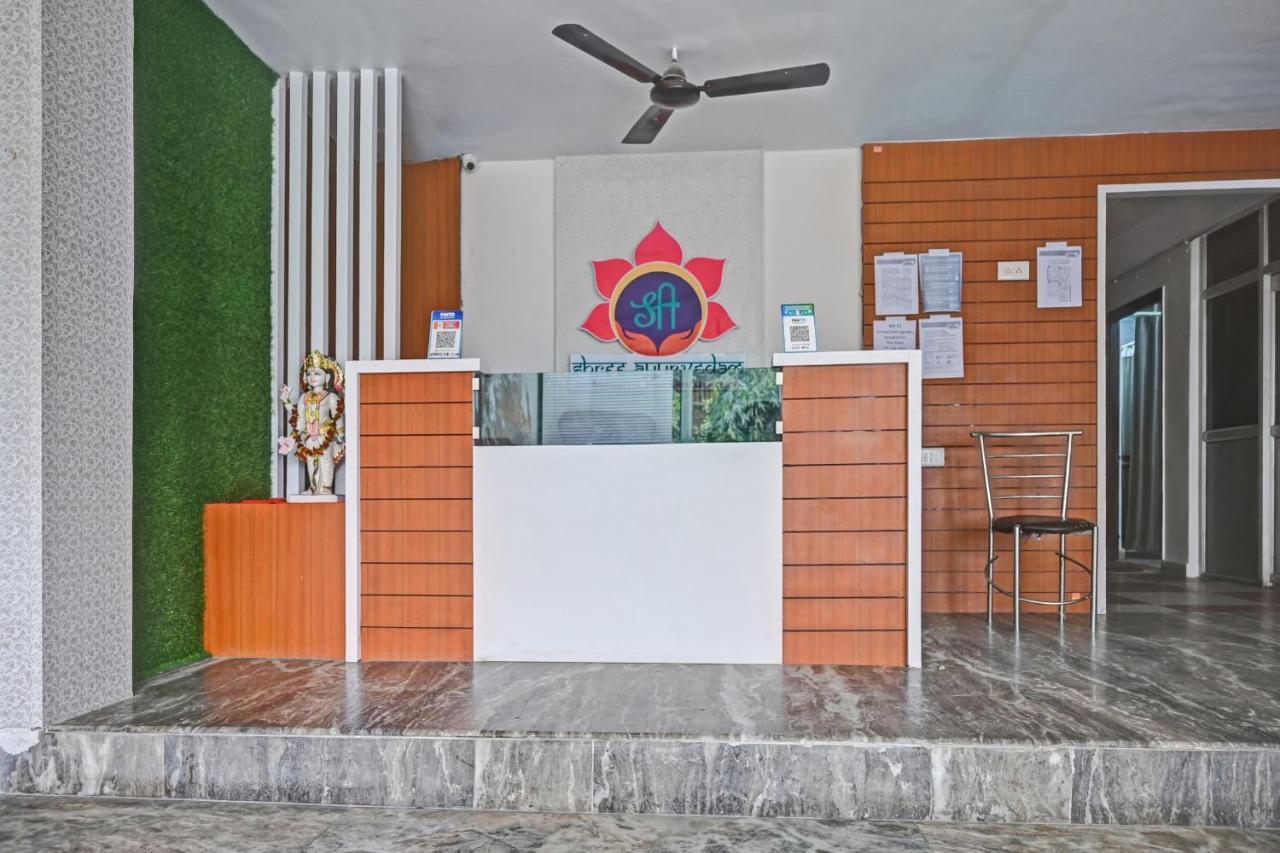 Oyo 7498 Hotel Aparajita Benares Buitenkant foto