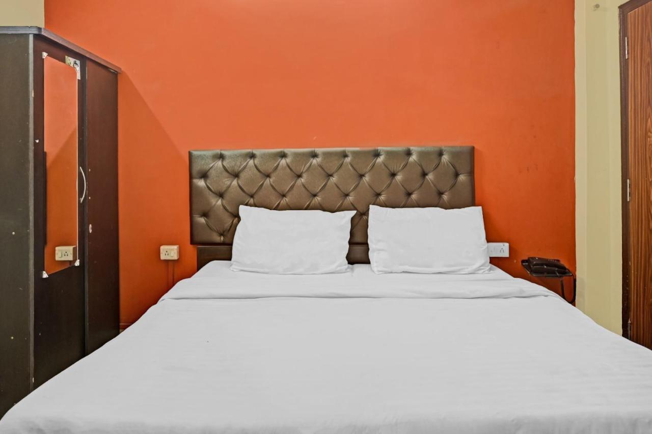 Oyo 7498 Hotel Aparajita Benares Buitenkant foto
