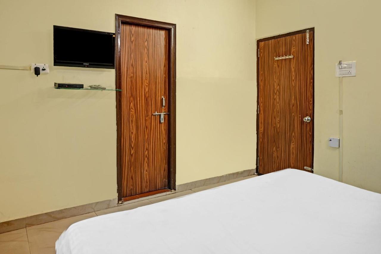 Oyo 7498 Hotel Aparajita Benares Buitenkant foto