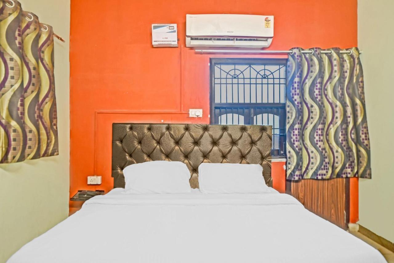 Oyo 7498 Hotel Aparajita Benares Buitenkant foto
