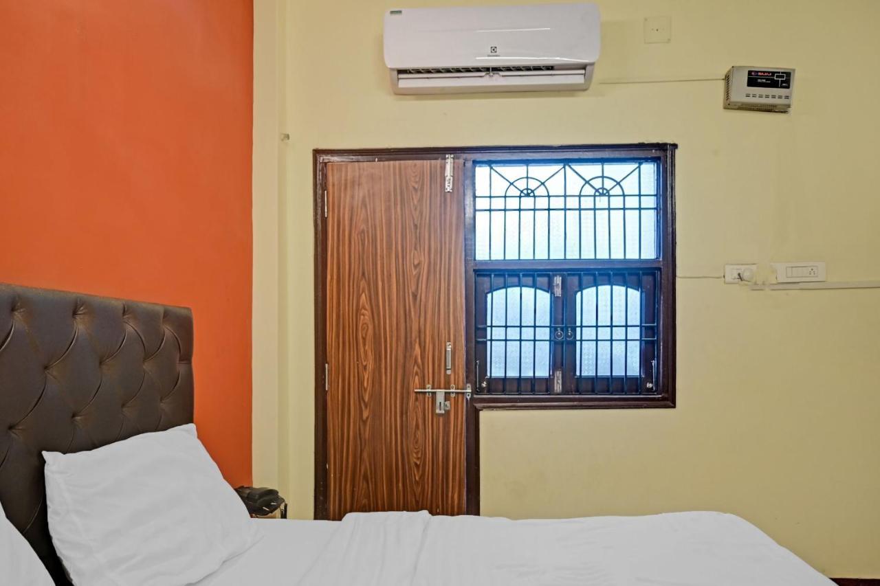 Oyo 7498 Hotel Aparajita Benares Buitenkant foto