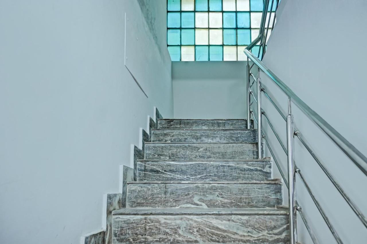 Oyo 7498 Hotel Aparajita Benares Buitenkant foto