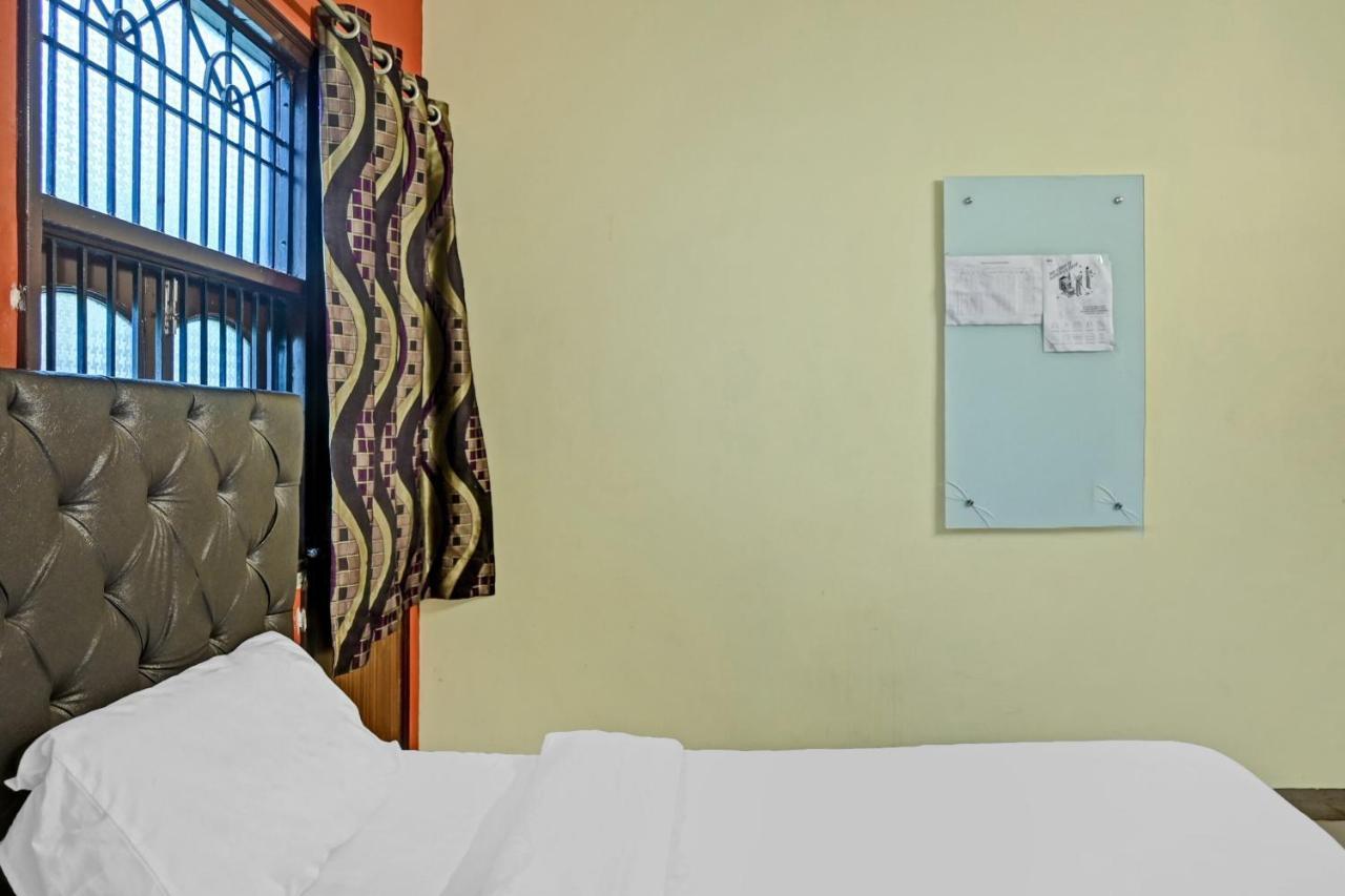 Oyo 7498 Hotel Aparajita Benares Buitenkant foto