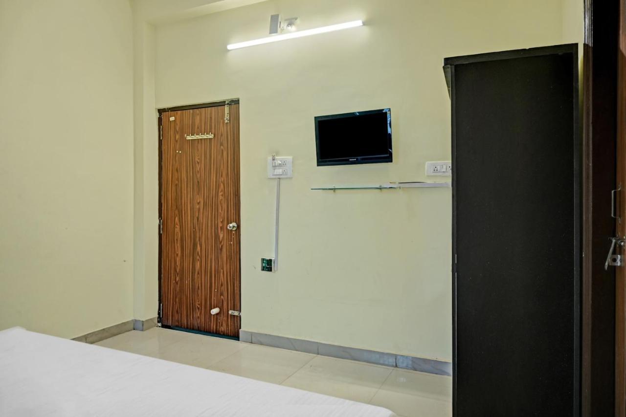 Oyo 7498 Hotel Aparajita Benares Buitenkant foto